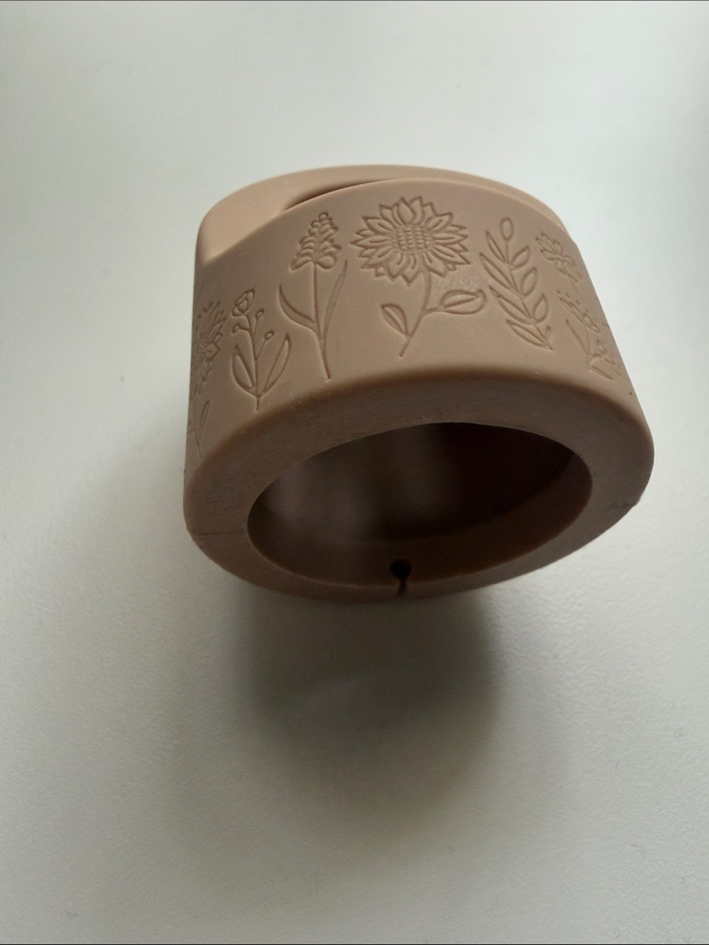 Silicone Apple Smartwatch Charging Stand - Beige - Picture 3 of 8